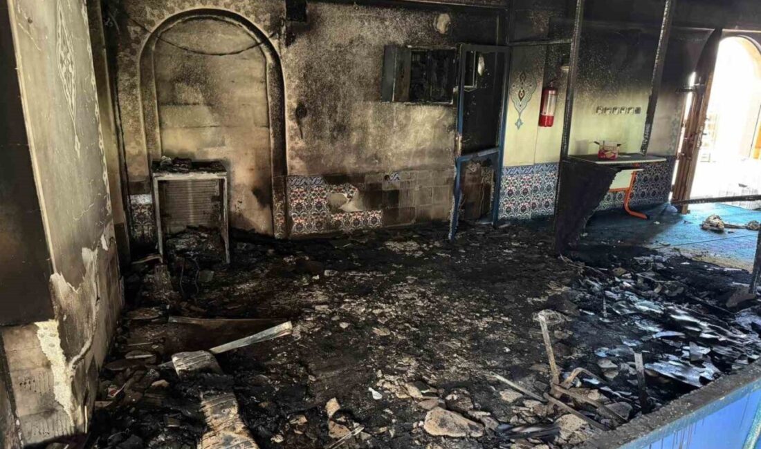 Mersin’in Bozyazı ilçesinde bir camide elektrik panosundan çıktığı değerlendirilen yangın,