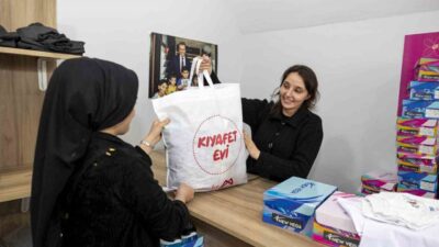 Mersin Büyükşehir Belediyesinin ‘Kıyafet Evi’ projesi kapsamında dar gelirli ailelerin