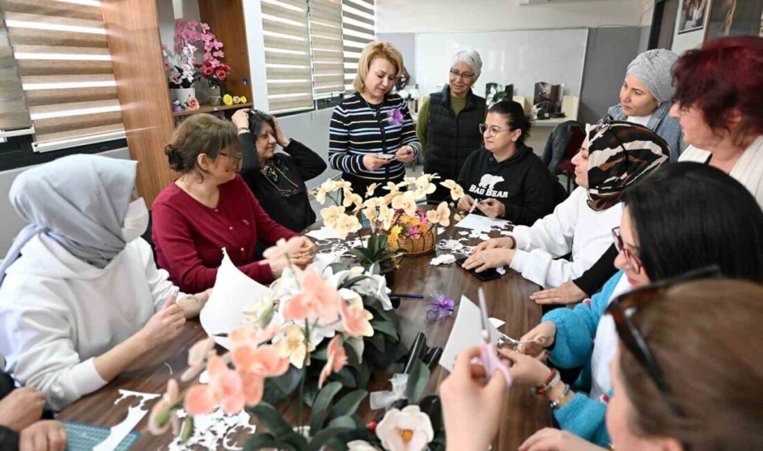 Mersin Büyükşehir Belediyesinin MERCEK Mesleki Eğitim Merkezlerinde açılan yapay çiçek