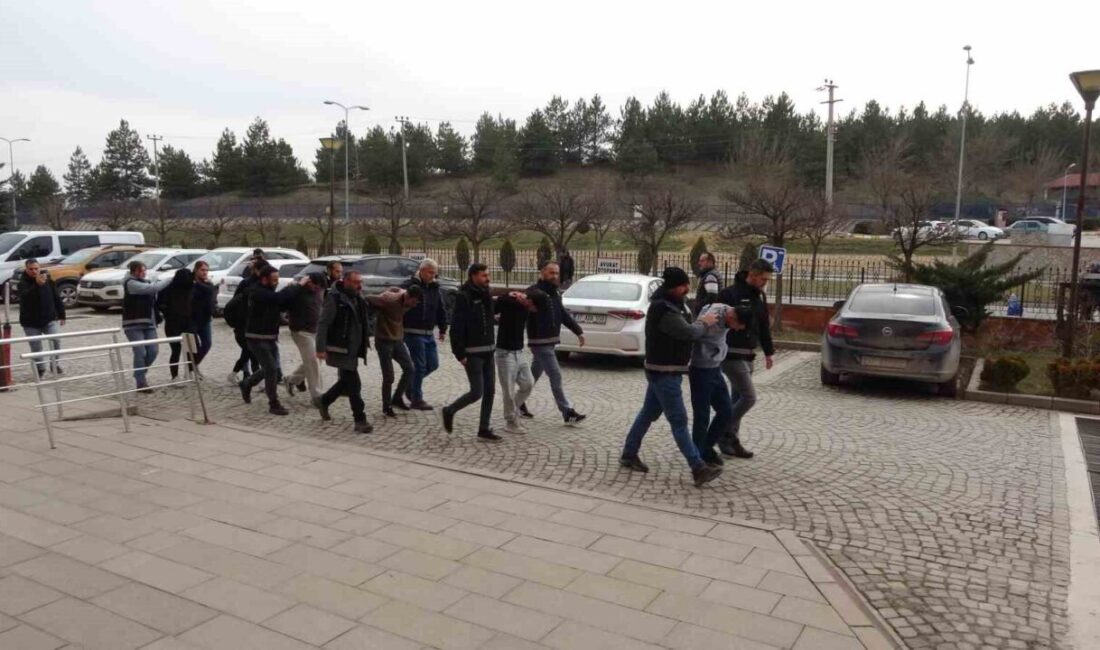 Yuttuğu 33 adet paket halindeki 258,31 gram metamfetamini midesinde Türkiye’ye