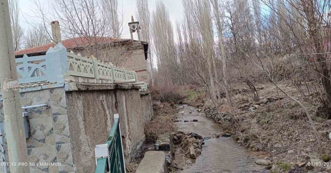Kayseri’nin Develi ilçesinde 1802 yılında yapılan minaresiz cami, görenleri şaşırtıyor.