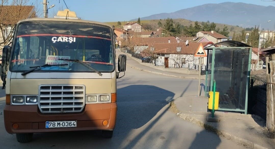 Karabük’te minibüs ile motosikletin çarpışması sonucu meydana gelen trafik kazasında