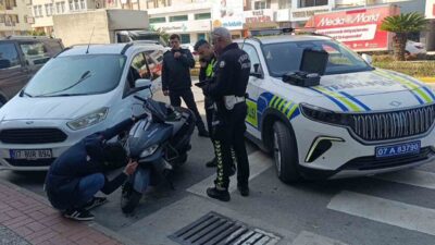 Antalya’nın Manavgat ilçesinde motosikletini deviren sürücüye plakasız motosiklet kullanmak ve