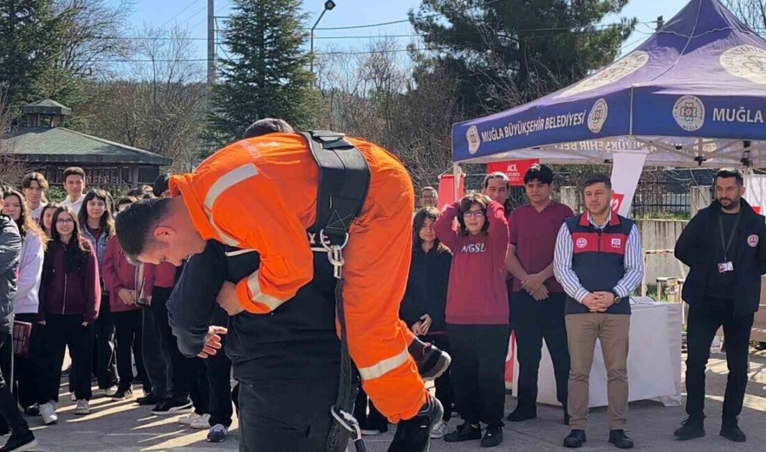 Muğla Güzel Sanatlar Lisesi’nde Deprem Haftası dolayısıyla düzenlenen geniş kapsamlı