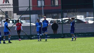 Gaziosmanpaşaspor forması giyen Muhsin Karataş, Talas Anayurtspor maçında attığı golü