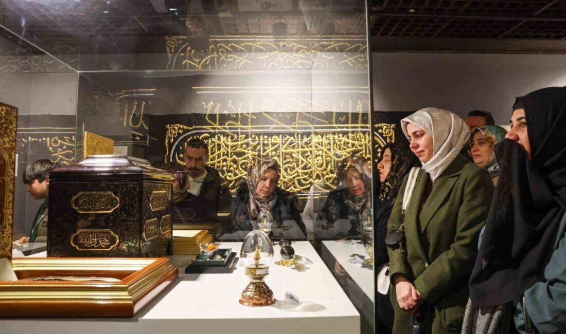 Gaziantep’te Ramazan ayı dolayısıyla ziyarete açılan Mukaddes Emanetler Sergisi büyük