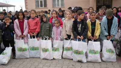 Hayır Kapısı Derneği tarafından yürütülen yardım çalışmaları kapsamında Muş’un uzak