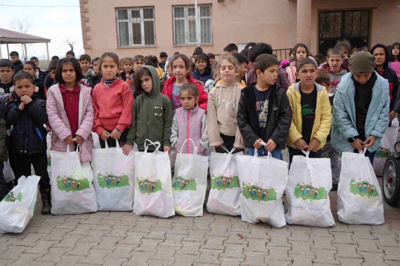 Hayır Kapısı Derneği tarafından yürütülen yardım çalışmaları kapsamında Muş’un uzak