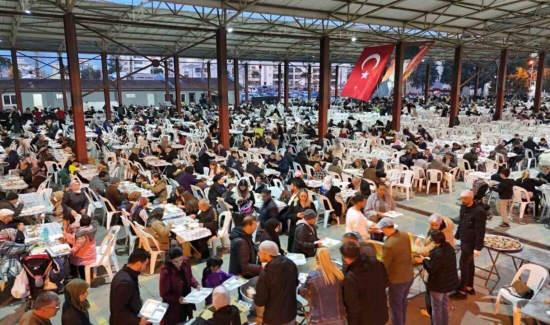 Nazilli Belediyesi, Ramazan ayı dolayısıyla Turan Mahallesi’nde iftar programı düzenledi.