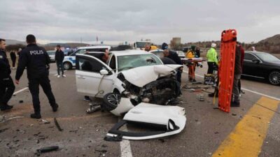 Nevşehir’de meydana gelen zincirleme trafik kazasında hayatını kaybedenlerin sayısı 3’e