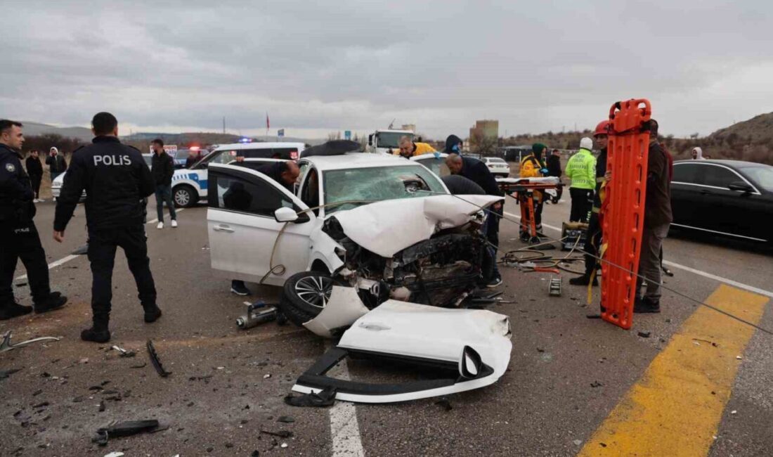 Nevşehir’de meydana gelen zincirleme trafik kazasında 2 kişi hayatını kaybetti,