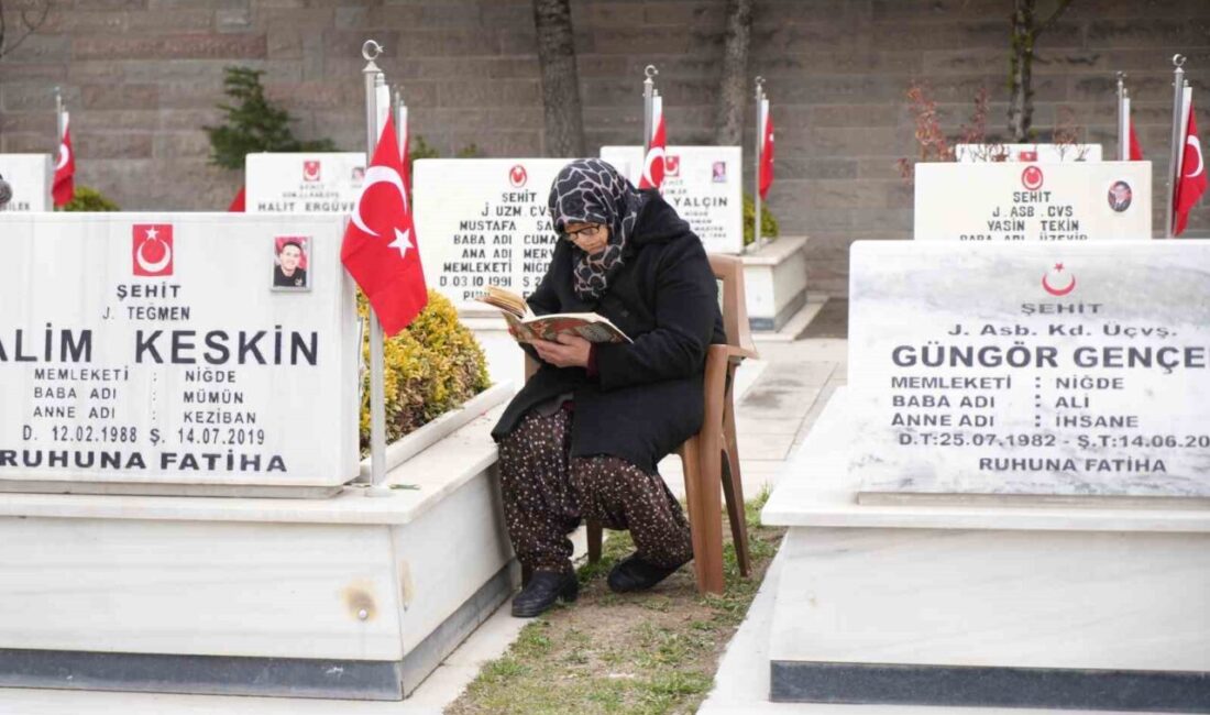 Niğde’de protokol üyeleri tarafından Ramazan Bayramı arifesinde şehitlik ziyaret edildi.