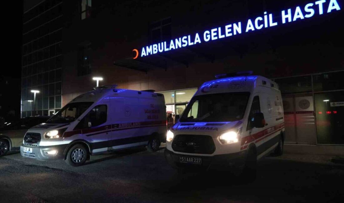 Niğde’de kontrolden çıkan otomobilin elektrik direğine çarptığı kazada 1 kişi