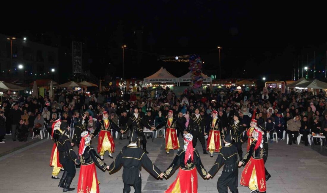 Nilüfer Belediyesi’nin Cumhuriyet Meydanı’nda düzenlediği Nilüfer Ramazan Sokağı, Artvinliler Buluşması’na