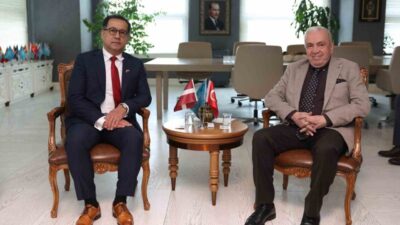 Nilüfer Belediye Başkanı Şadi Özdemir, Letonya Büyükelçisi Bahtijors Hasans’ı ağırladı.