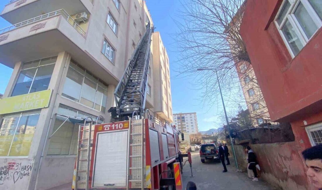 Siirt’in Kurtalan ilçesinde bir evin mutfağında ocakta unutulan yemeğin yanması