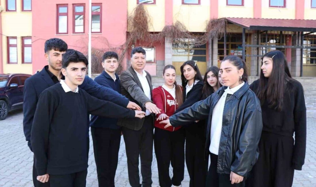 Erzurum’un Oltu ilçesinde lise öğrencileri, “Maarifin Kalbinde Ramazan” etkinlikleri kapsamında