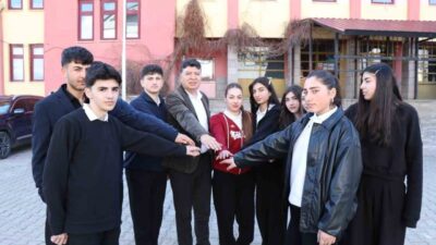 Erzurum’un Oltu ilçesinde lise öğrencileri, “Maarifin Kalbinde Ramazan” etkinlikleri kapsamında