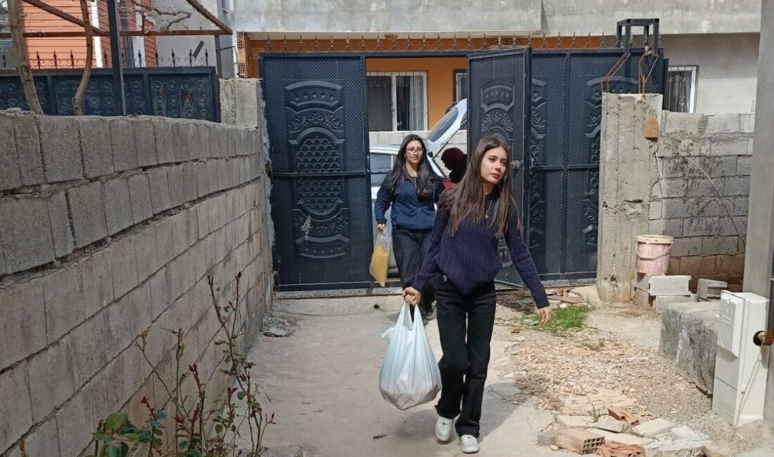 Adıyaman’ın Kahta ilçesinde Mesut Ekni Anadolu Lisesi’nde öğrencilerde yardımlaşma ve