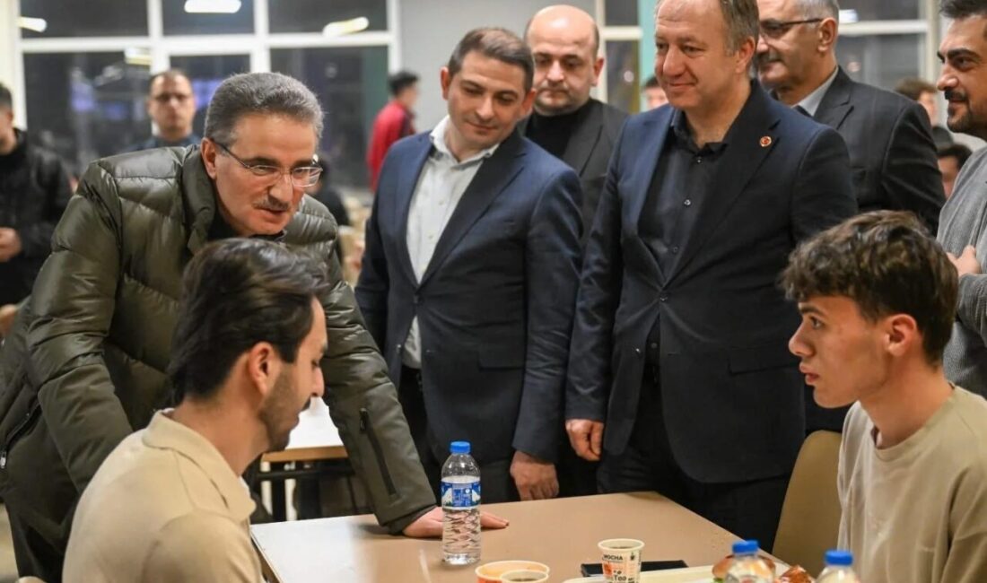 Erzurum Valisi Aydın Baruş, İbrahim Hakkı Öğrenci Yurdu’nda kalan öğrencilerle