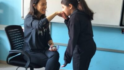 Manisa’nın Sarıgöl ilçesinde Bağlıca Halil Duran İlkokulu’nda öğrencilere Ramazan Bayramı