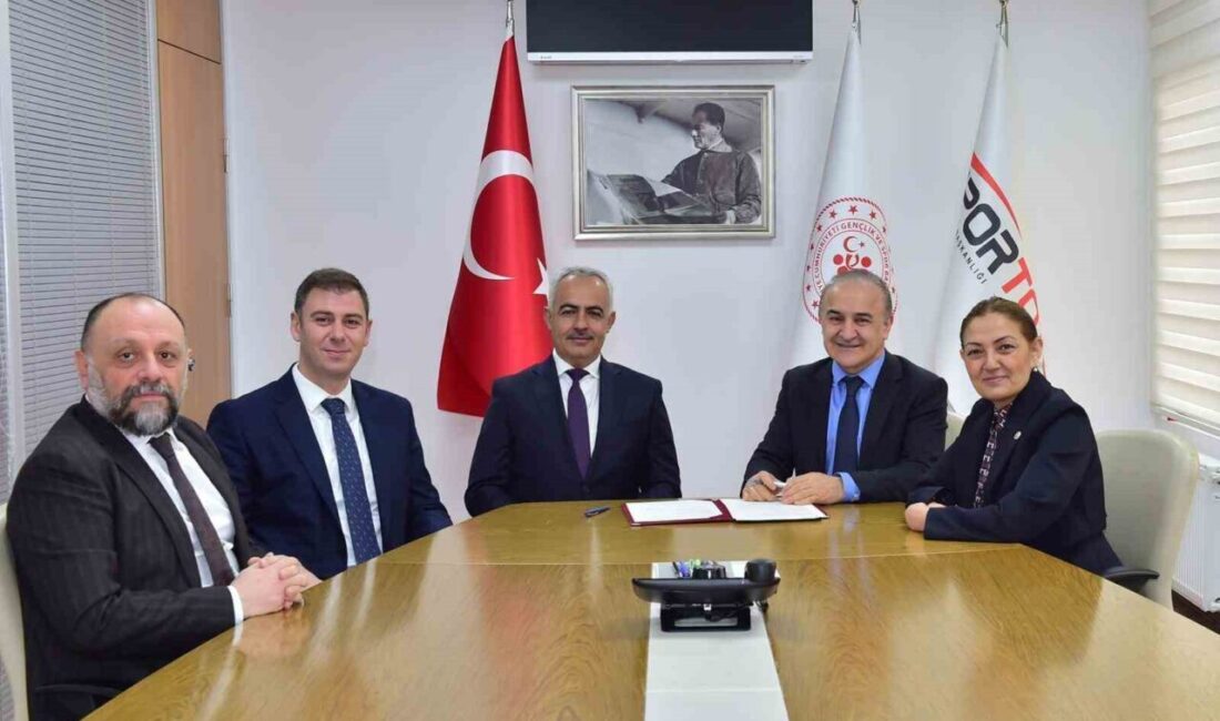 Oltu Belediye Başkanı Adem Çelebi, ilçeye kazandırılacak olan 400 kişilik