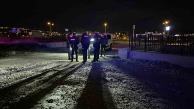 Çorum’da kimliği belirsiz saldırganlar tarafından darbedildikten sonra tabancayla vurulan bir