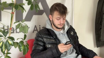 Karabük’ün Yenice ilçesinde önünde bekleyen araç yüzünden duraklamak zorunda kaldığı