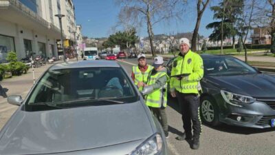 Ordu’nun Ünye ilçesinde özel öğrenciler, temsili olarak trafik polisi olup,