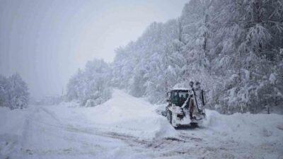 Ordu Valiliği, yoğun kar yağışı ve buzlanma nedeniyle 9 ilçenin