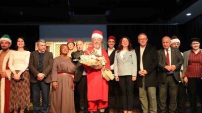 Yunusemre Belediyesi ile Maksat Koop iş birliğiyle sahnelenen ‘Fotoğrafçı’ orta