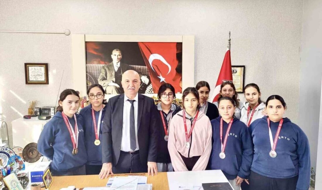 Aydın’da düzenlenen Okul Sporları Bilek Güreşi Yarışmaları’nda Efeler ilçesindeki Şehit