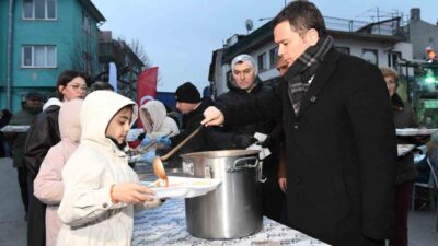 Ramazan ayının manevi atmosferi Osmangazi’de kurulan gönül sofralarında yaşanmaya devam