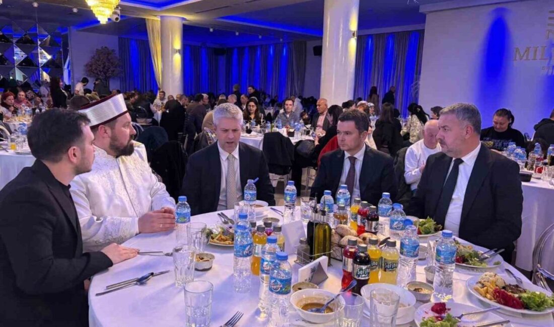Ramazan’ın bereketini Bulgaristan’ın Varna kentinde soydaşlarla paylaşan Osmangazi Belediye Başkanı