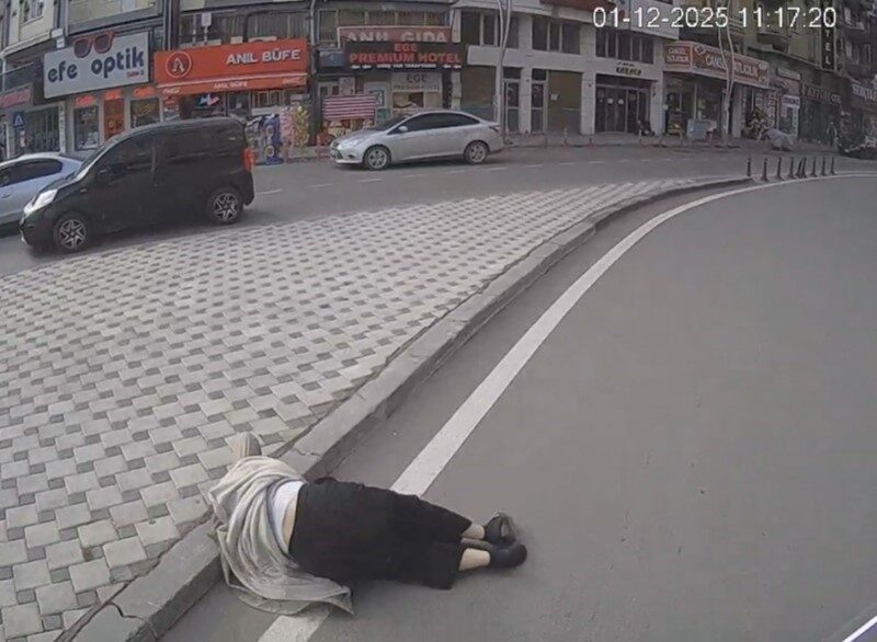 Afyonkarahisar’da otobüsün çarptığı kadının hayatını kaybettiği kazanın araç kamerası görüntüleri