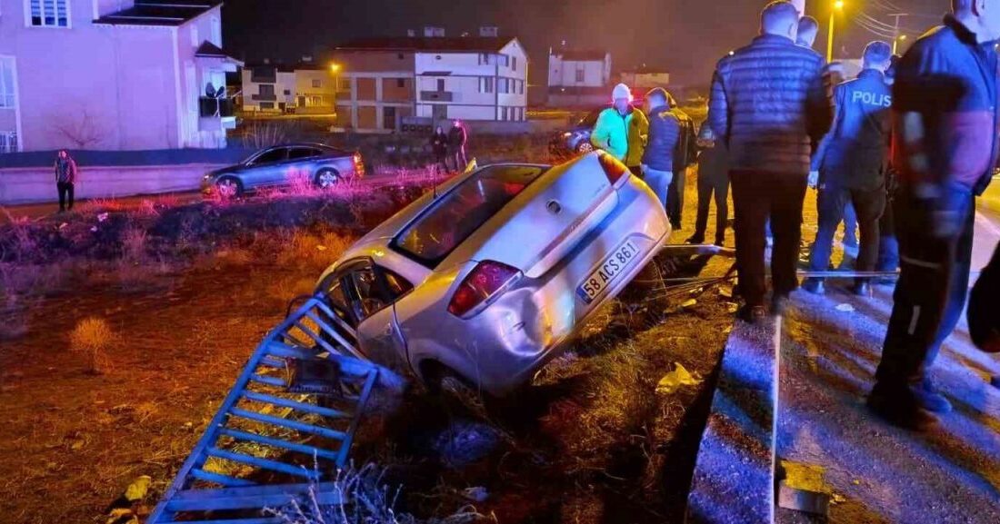 Sivas’ta otomobilin bariyerlere çarpması sonucu meydana gelen trafik kazasında 1’i