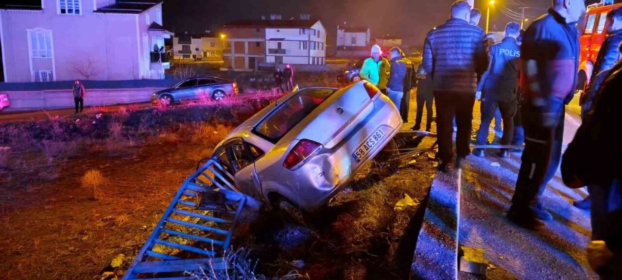 Sivas’ta otomobilin bariyerlere çarpması sonucu meydana gelen trafik kazasında 1’i