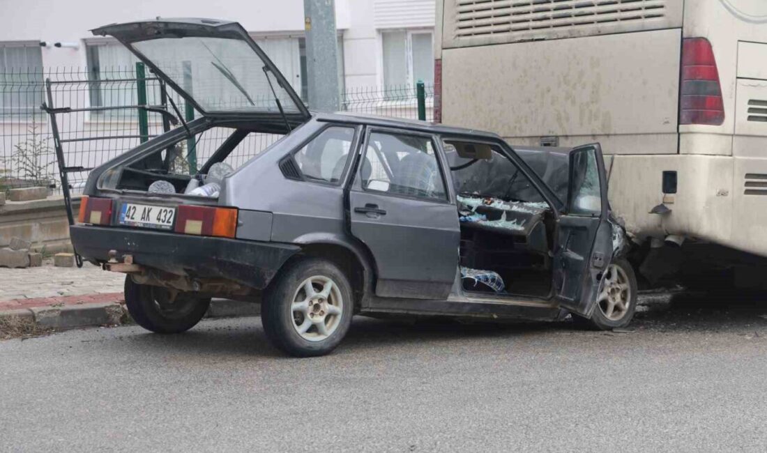 Konya’da otomobilin park halindeki otobüse çarpması sonucu 1 kişi yaralandı.