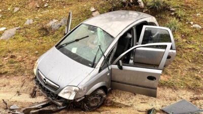 Manisa’nın Kula ilçesinde kontrolden çıkan otomobilin şarampole devrildiği kazada 1