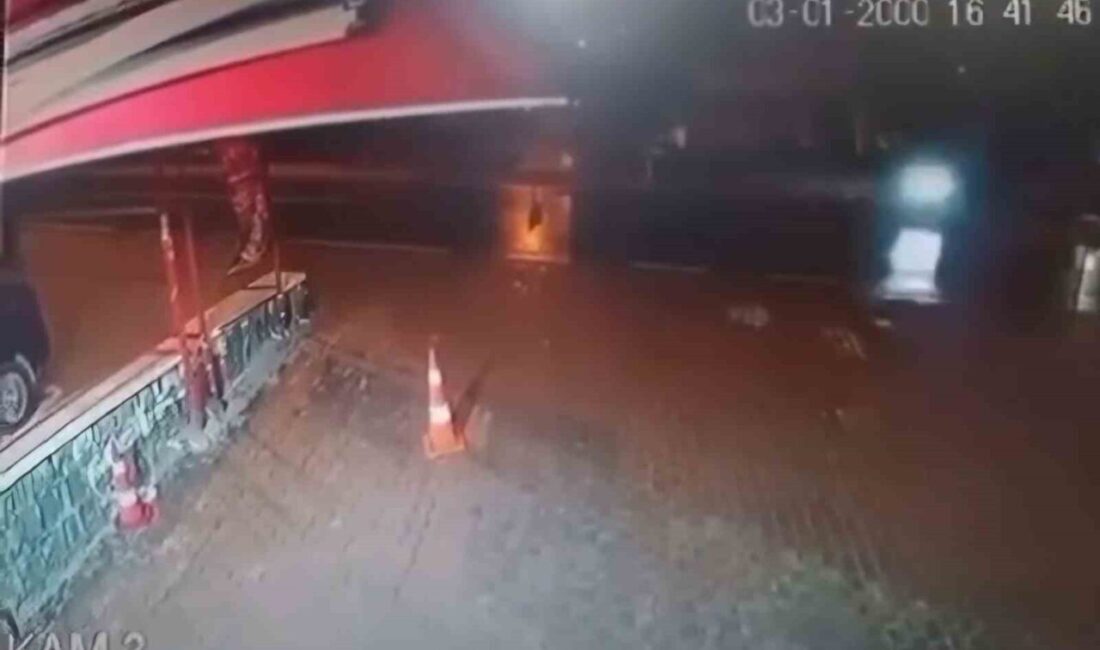 Kayseri’nin Talas ilçesinde meydana gelen trafik kazasında otomobil sürücüsünün çarptığı