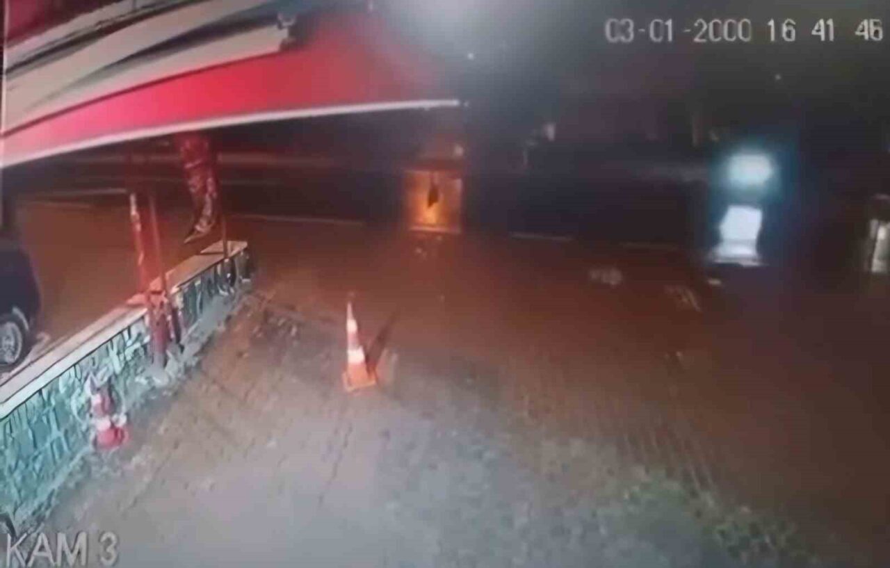 Kayseri’nin Talas ilçesinde meydana gelen trafik kazasında otomobil sürücüsünün çarptığı