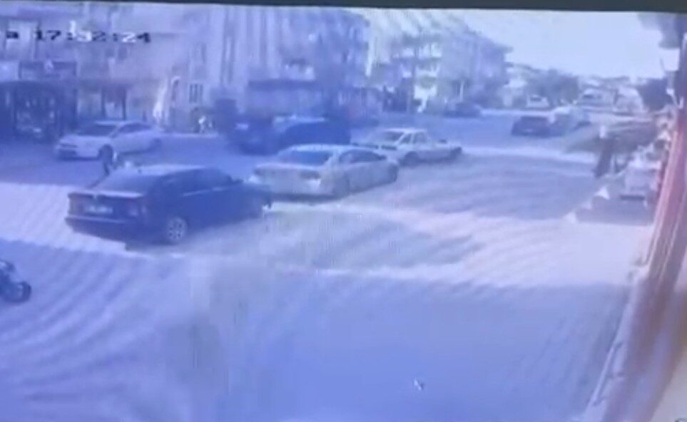 Antalya’nın Manavgat ilçesinde motosiklet ile otomobilin çarpışması sonucu meydana gelen