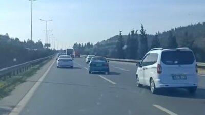 İzmir’de sosyal medyada paylaşılan görüntüler üzerine harekete geçen trafik polisleri,