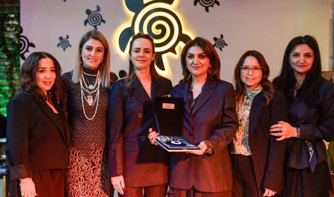 İZAZDER Kadınlar Komitesi’nin Dünya Kadınlar Günü kapsamında düzenlediği buluşmada konuşan