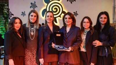 İZAZDER Kadınlar Komitesi’nin Dünya Kadınlar Günü kapsamında düzenlediği buluşmada konuşan