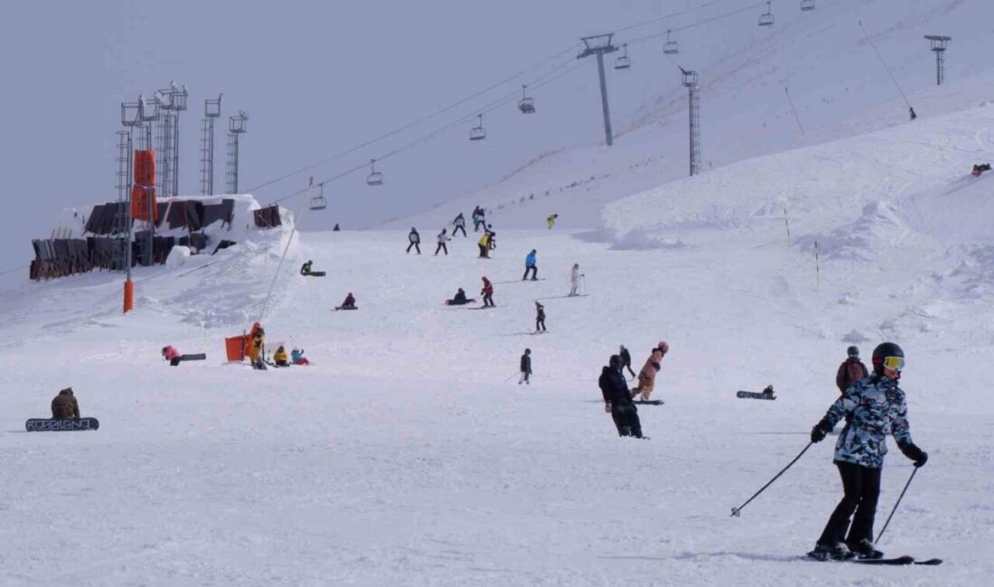 Palandöken Kayak Merkezi, Ramazan Bayramı’nda yoğunluk yaşadı. Kayak sezonunun uzamasını