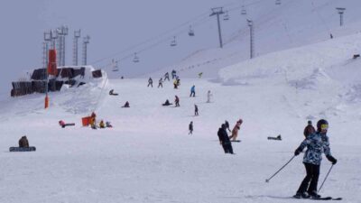 Palandöken Kayak Merkezi, Ramazan Bayramı’nda yoğunluk yaşadı. Kayak sezonunun uzamasını