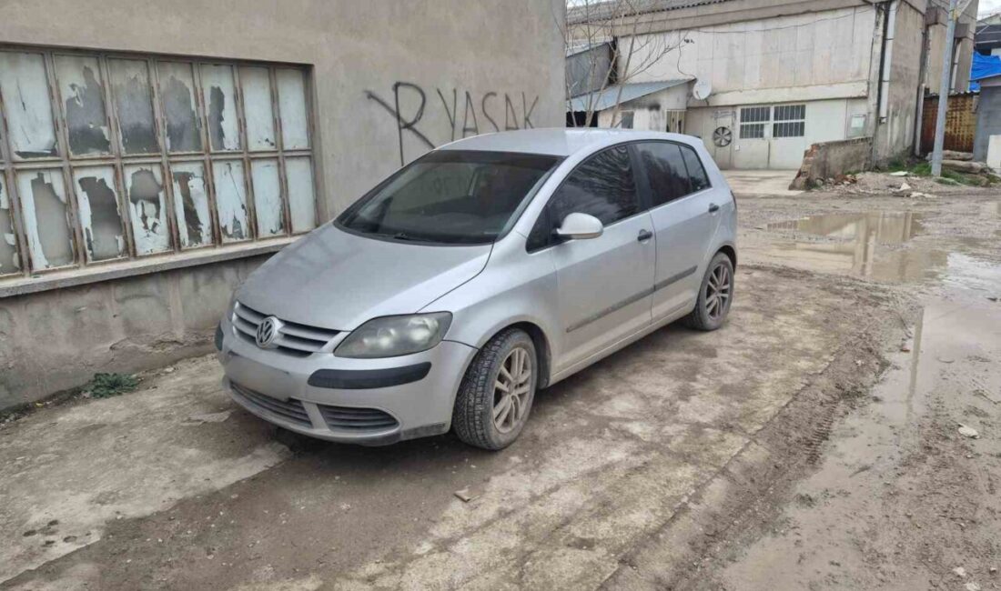 Eskişehir’de duvarına “park yasak, kör müsün” yazılan imalathanenin önüne yine