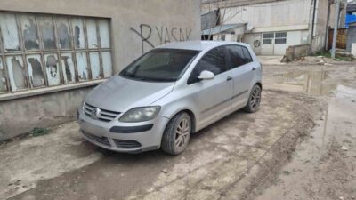 Eskişehir’de duvarına “park yasak, kör müsün” yazılan imalathanenin önüne yine