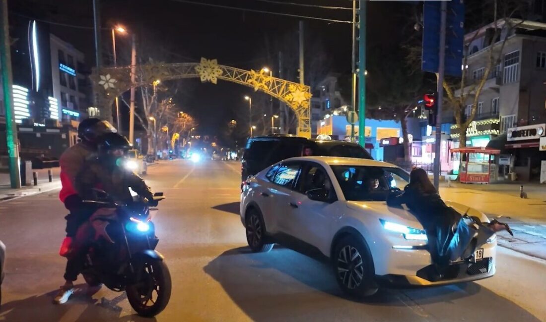 Kadıköy Caddebostan’da polis uygulama noktasında ilginç anlar yaşandı. Alkollü olduğu